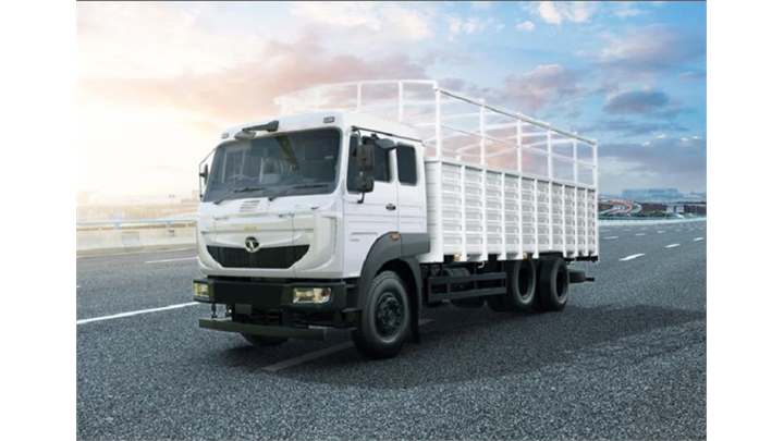 Tata LPT 3118 - 6x2 Trucks